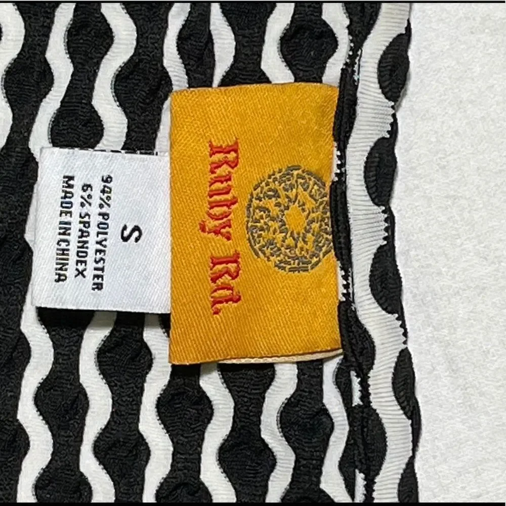 Ruby Rd. Black and White Pattern Blouse - Picture 8 of 8